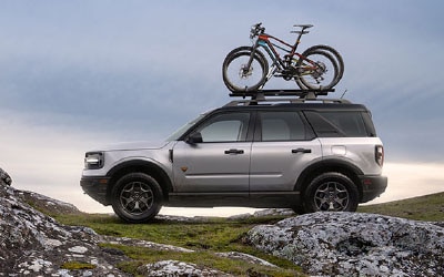A Ford Bronco™ SUV with two bikes attached to a rack on the roof. Recreational equipment not included. 