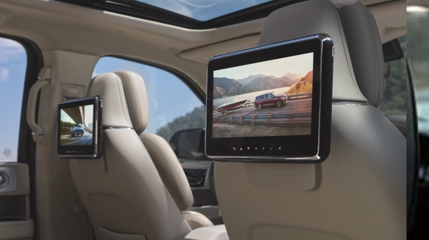 The Lincoln Play™ system is shown in a Lincoln® Navigator