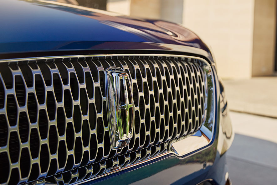 Lincoln vehicle grill