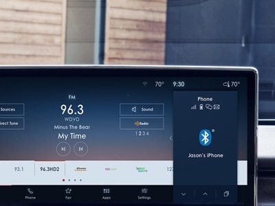 The Center touch screen of a Lincoln® vehicle is shown